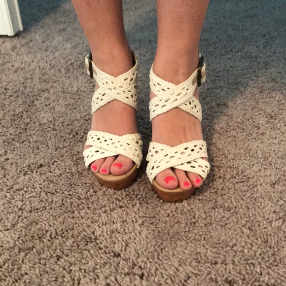 Gianni Bini White crochet sandals - Picture 2 of 4